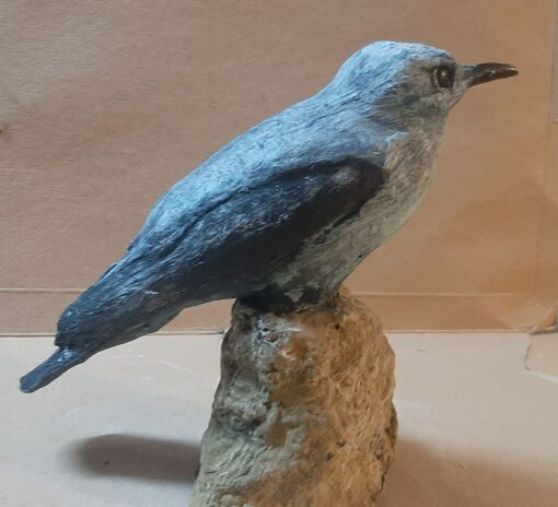 Passero solitario maschio in scultura di argilla - immagine 2