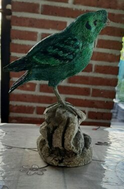 Rupicola verde, in scultura di argilla